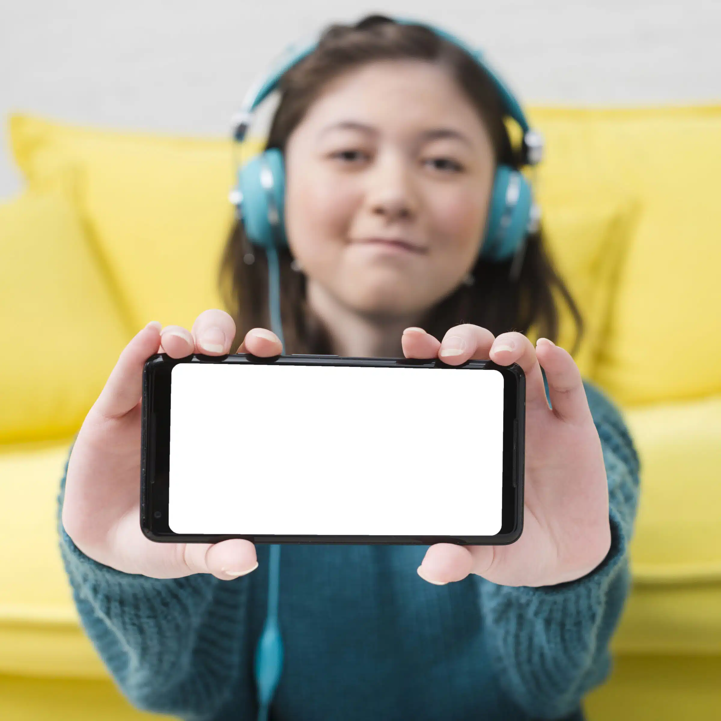 teenager-girl-showing-smartphone